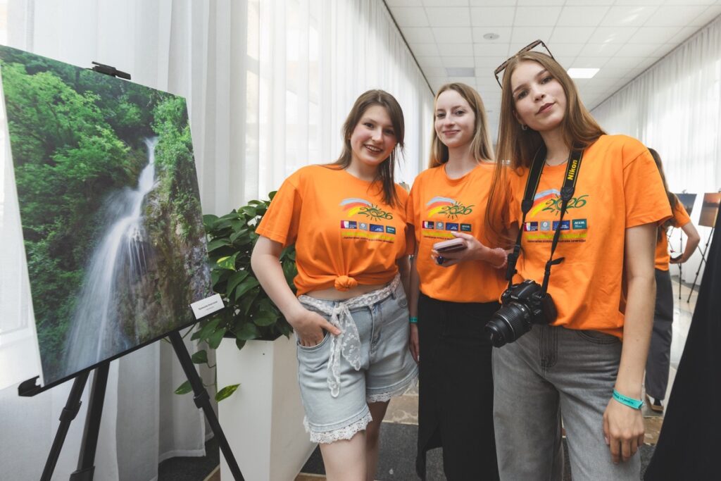 Более 4 000 подростков из атомных городов России и стран-партнеров приняли участие в международных детских проектах «Росатома» в 2026 году.
